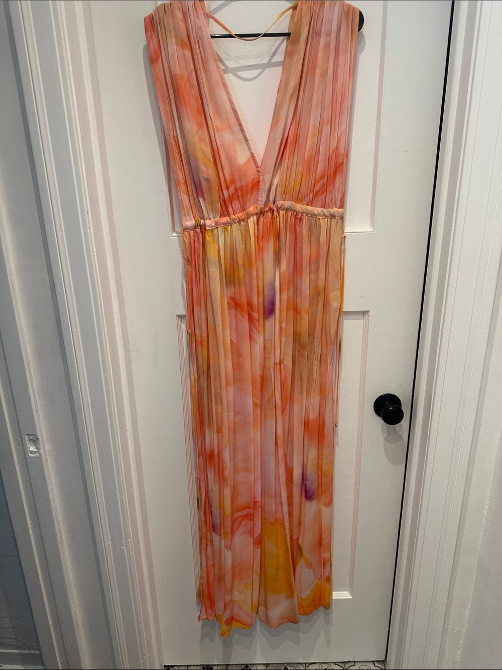Sleeveless V-Neck Maxi Dress in Peachy Watercolor Print